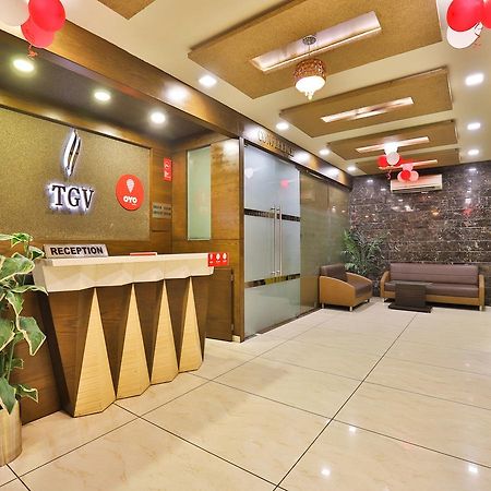 Oyo 13253 The Grand Vinayak Hotel Ahmedabad Eksteriør bilde