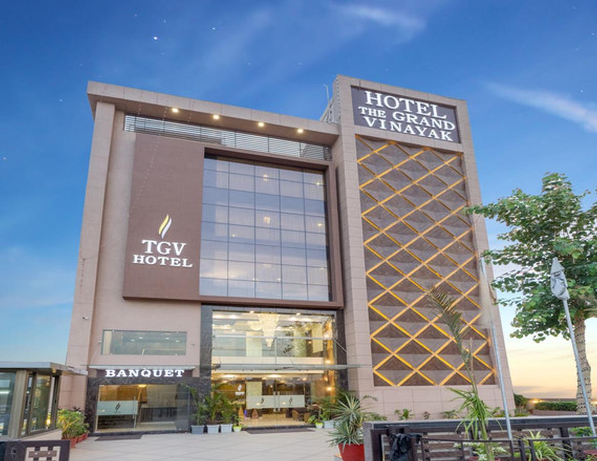 Oyo 13253 The Grand Vinayak Hotel Ahmedabad Eksteriør bilde