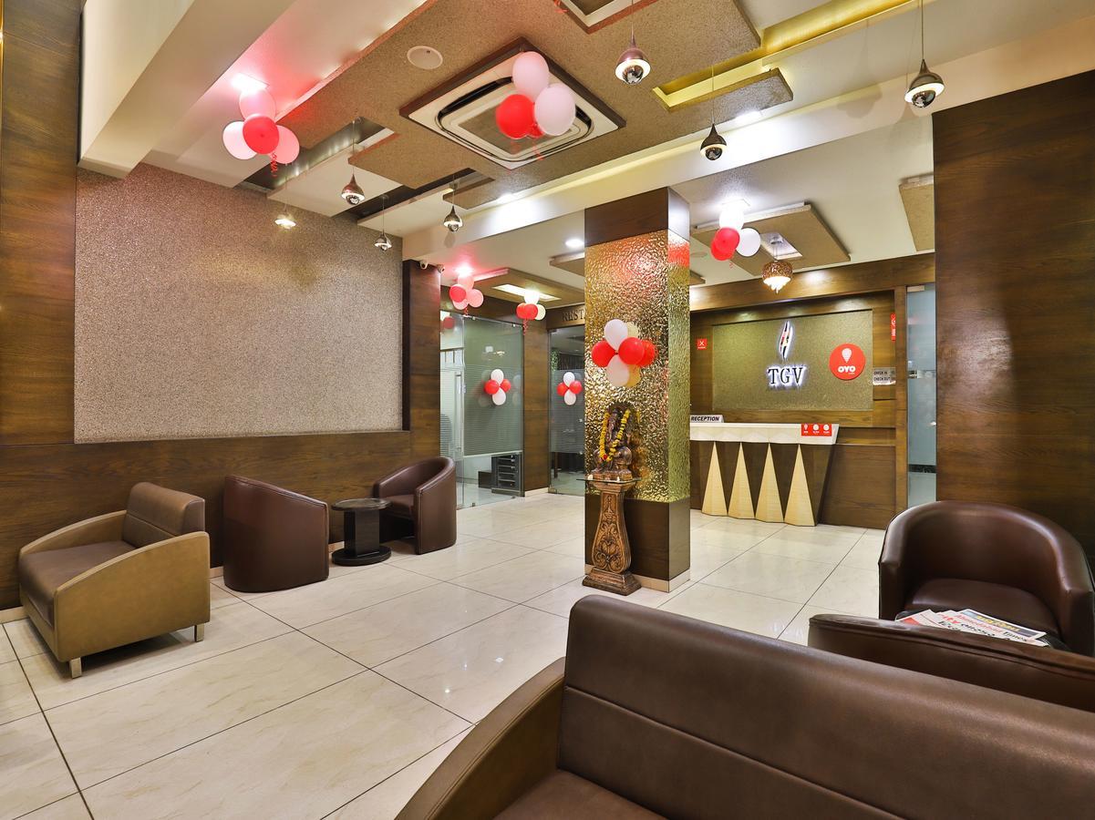 Oyo 13253 The Grand Vinayak Hotel Ahmedabad Eksteriør bilde