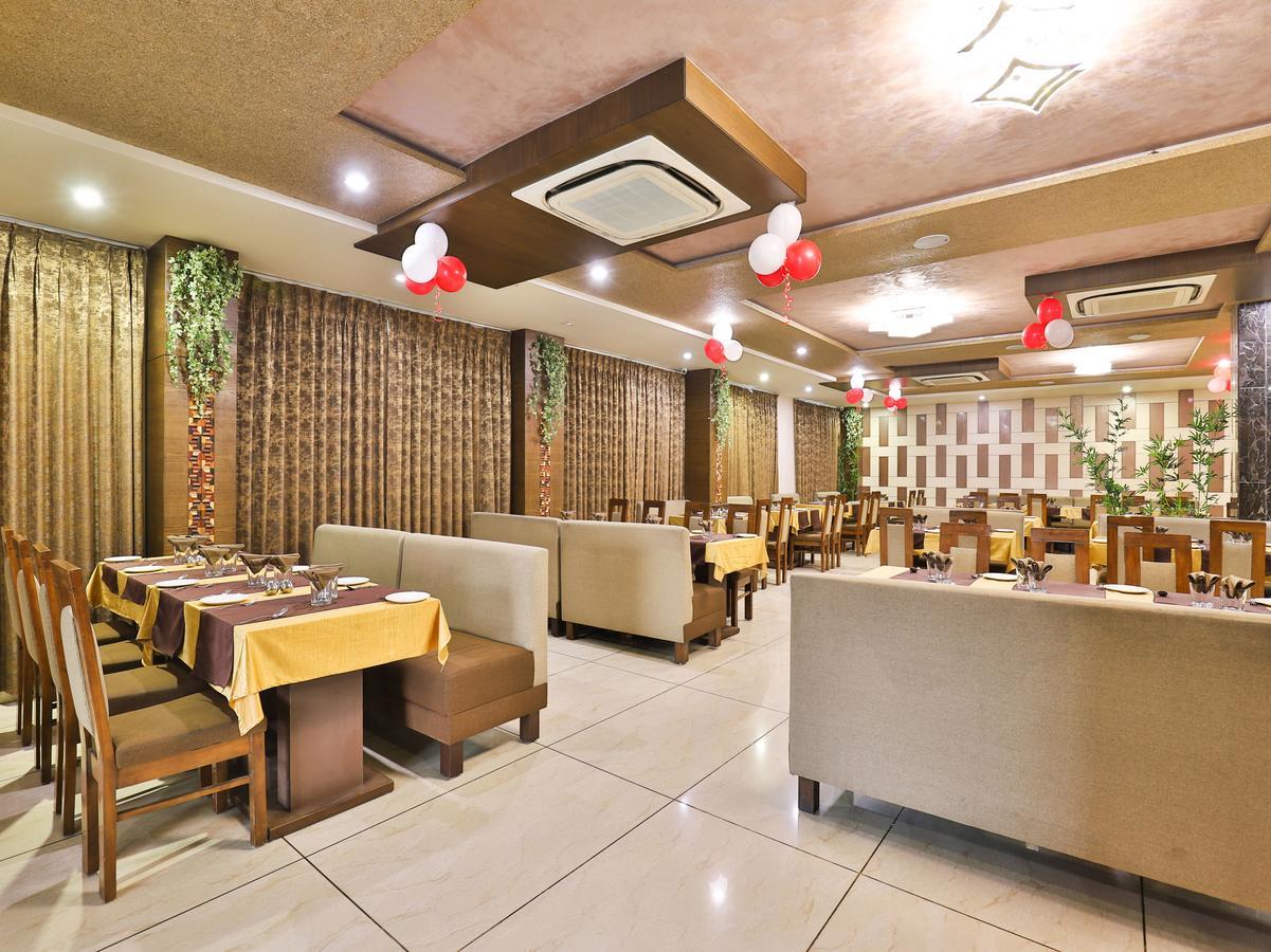 Oyo 13253 The Grand Vinayak Hotel Ahmedabad Eksteriør bilde