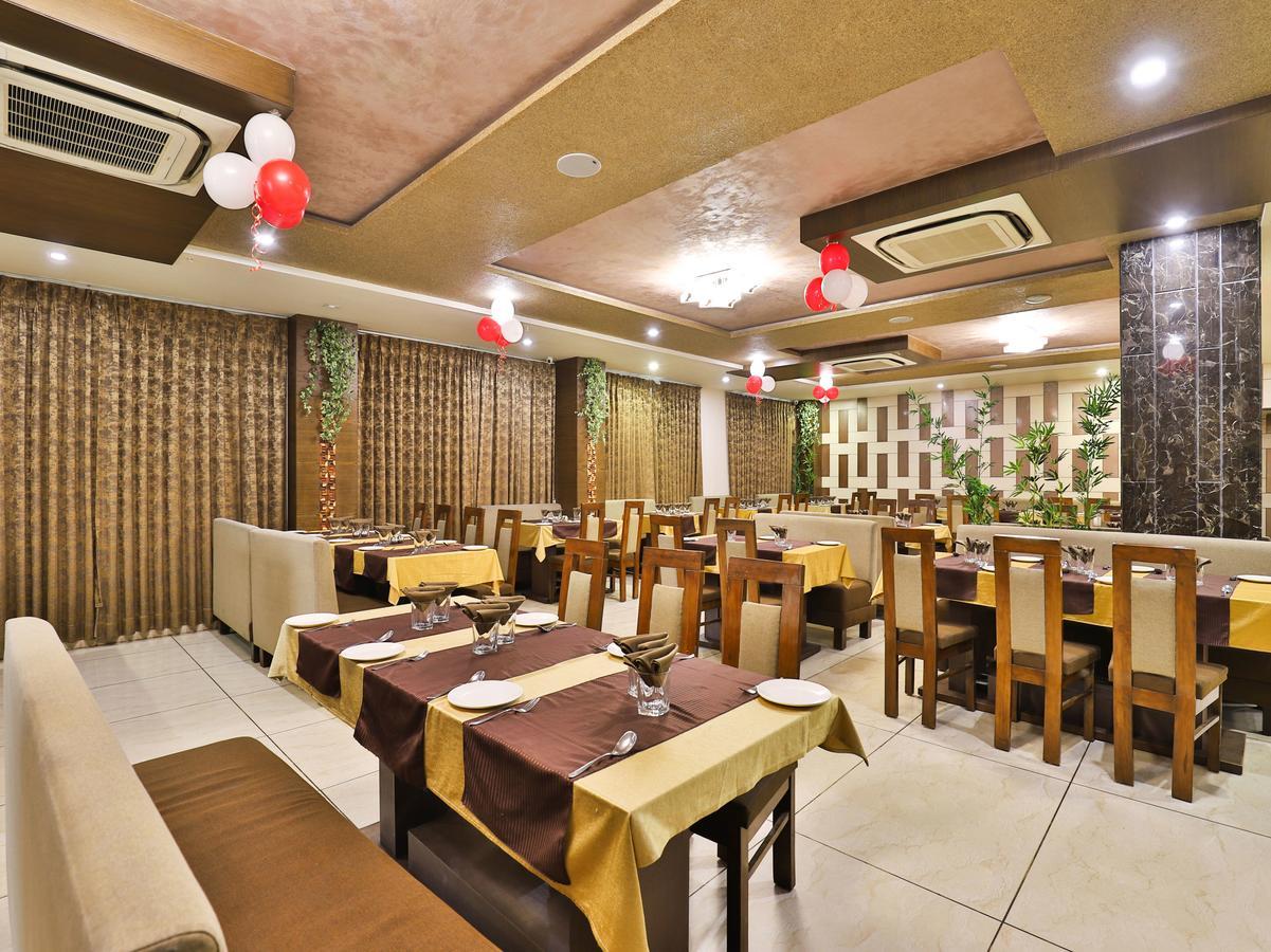 Oyo 13253 The Grand Vinayak Hotel Ahmedabad Eksteriør bilde