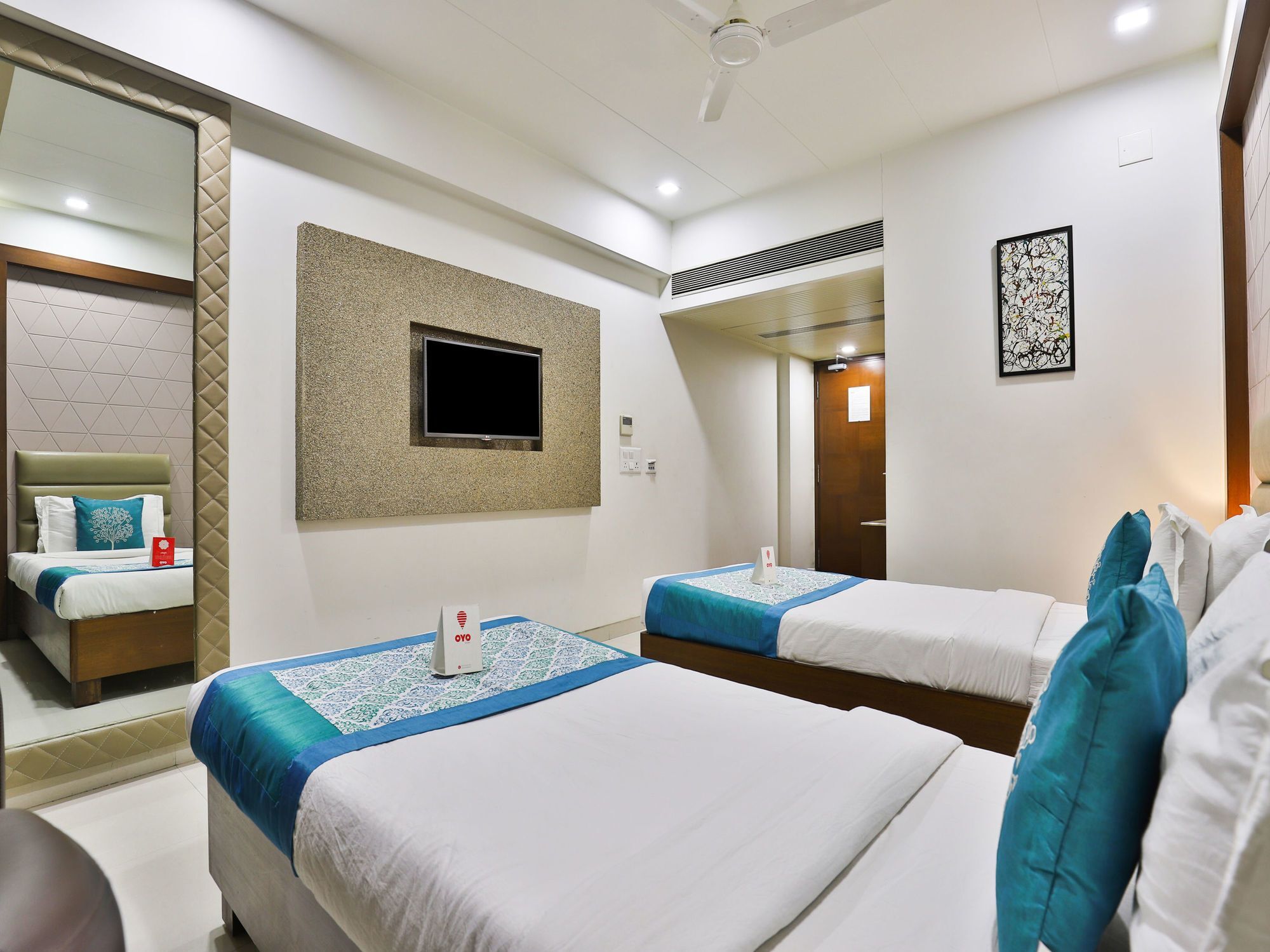 Oyo 13253 The Grand Vinayak Hotel Ahmedabad Eksteriør bilde