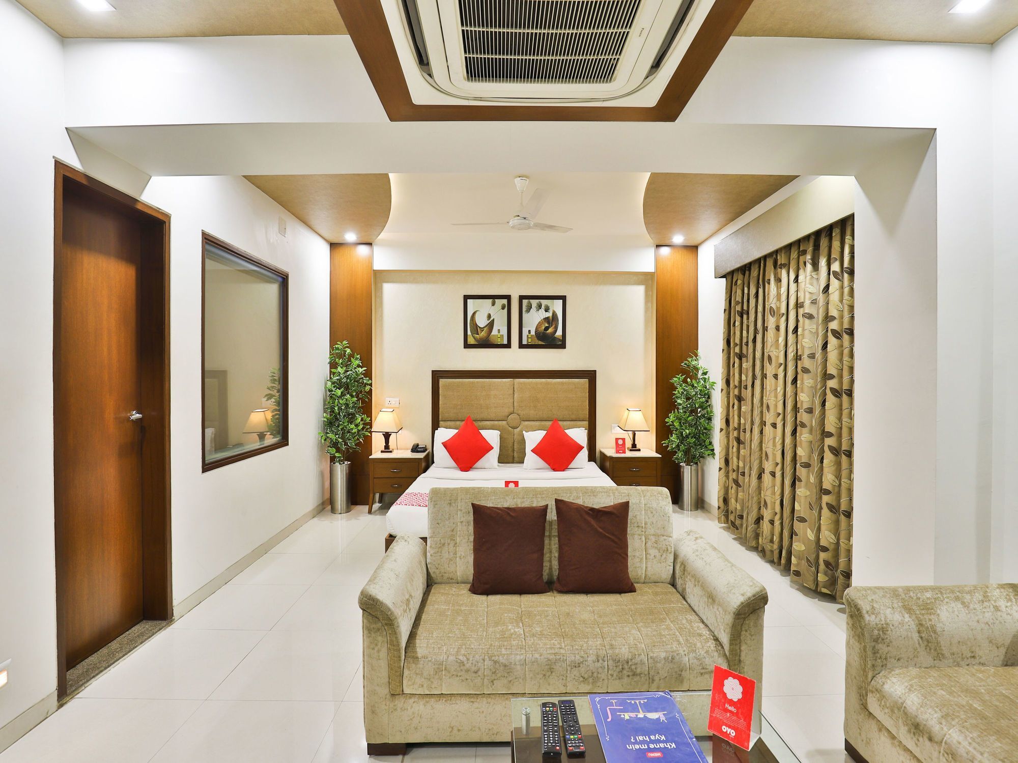 Oyo 13253 The Grand Vinayak Hotel Ahmedabad Eksteriør bilde