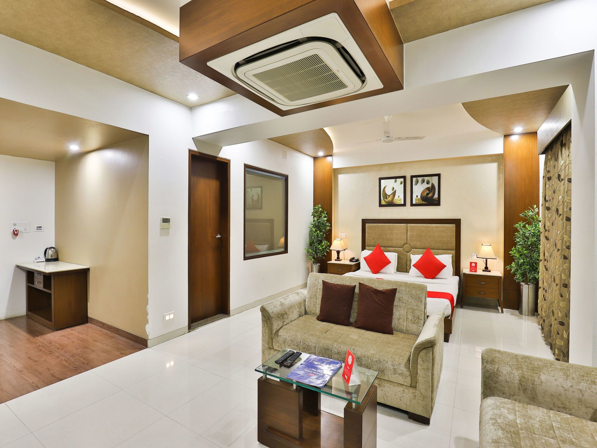Oyo 13253 The Grand Vinayak Hotel Ahmedabad Eksteriør bilde