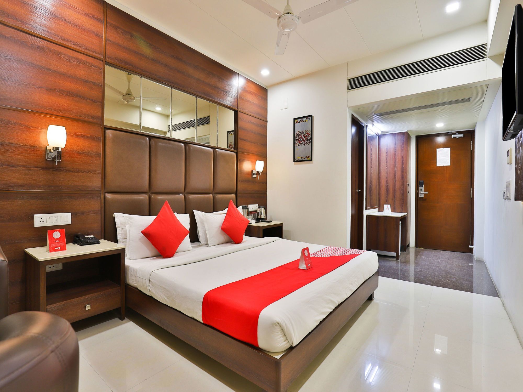 Oyo 13253 The Grand Vinayak Hotel Ahmedabad Eksteriør bilde