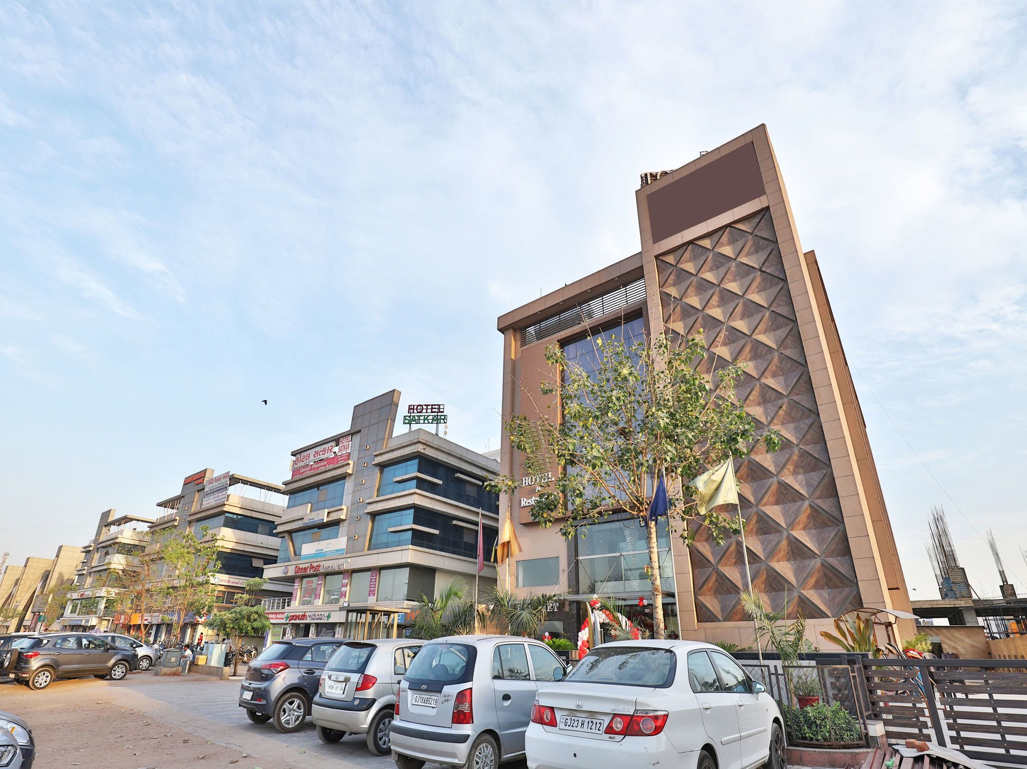 Oyo 13253 The Grand Vinayak Hotel Ahmedabad Eksteriør bilde
